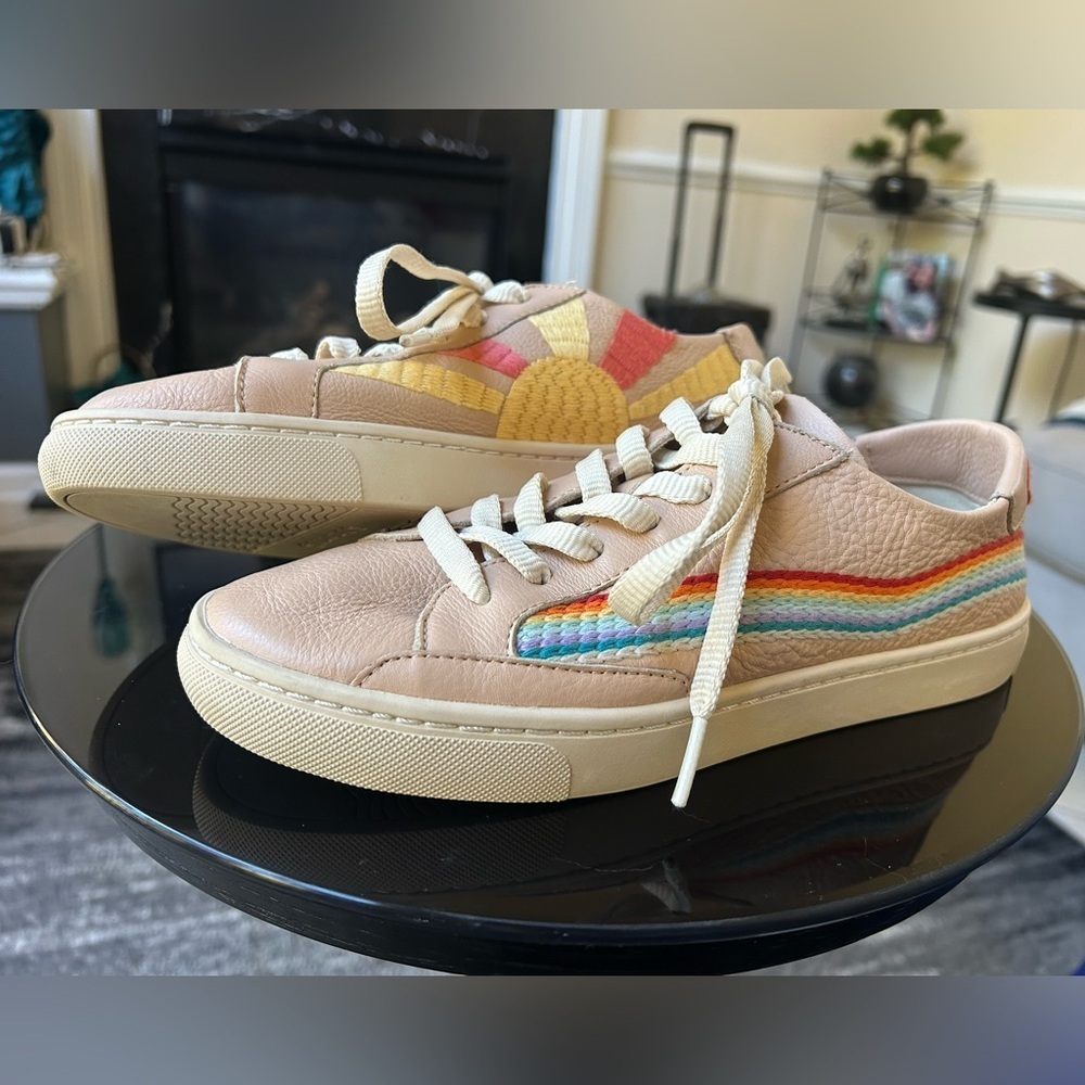 SOLUDOS Women’s Rainbow Wave Chill Out Sneakers - Picture 9 of 9